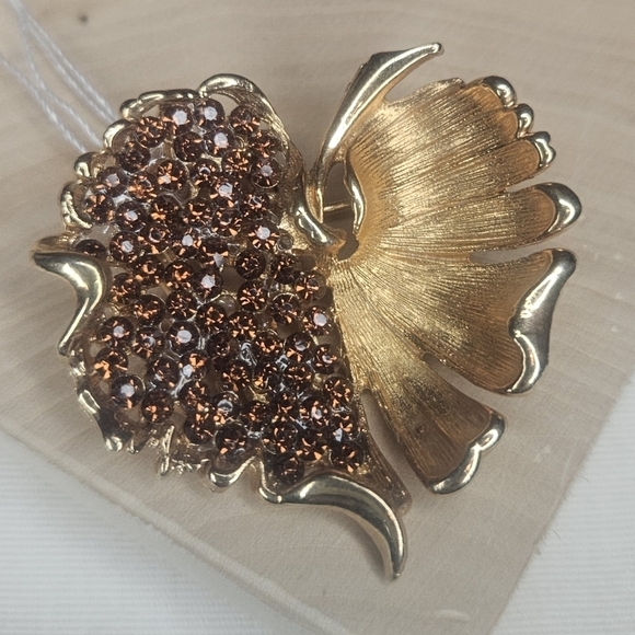 Vintage Jewelry - Vintage BSK Ginko Leaf Gold Tone Amber Rhinestone Brooch Leaf Two Tone Brown